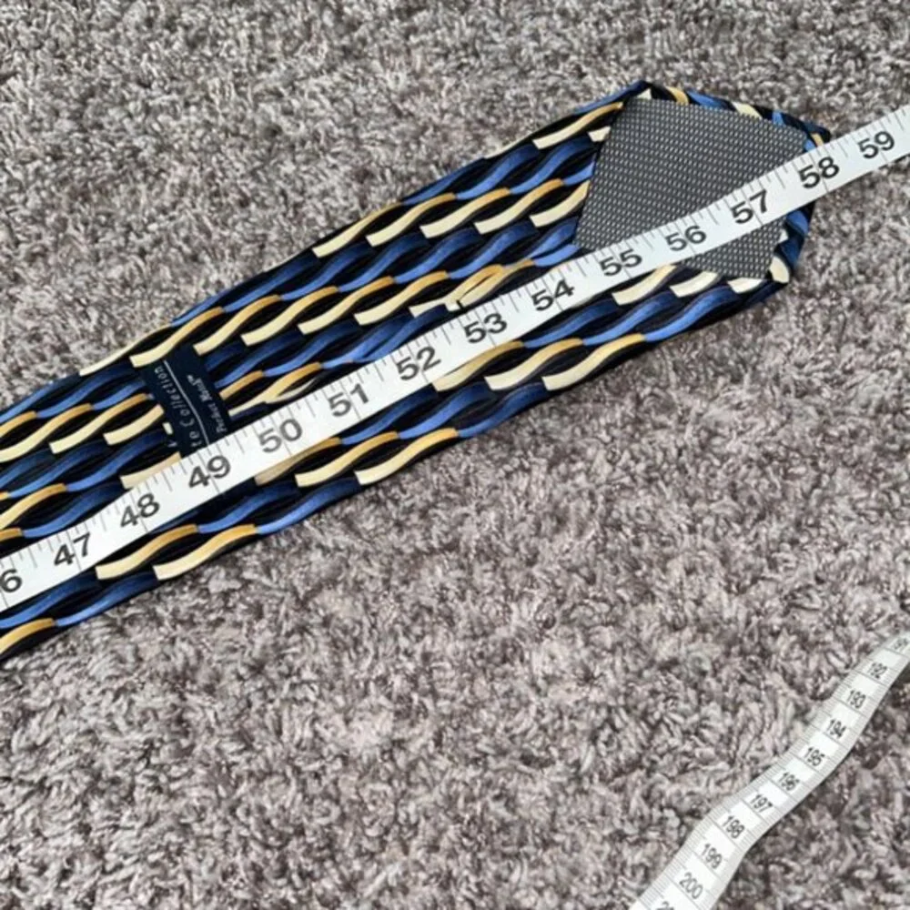 Private Collection Perfect Match‎ Blue Yellow tie aprox. 59 inches silk office
